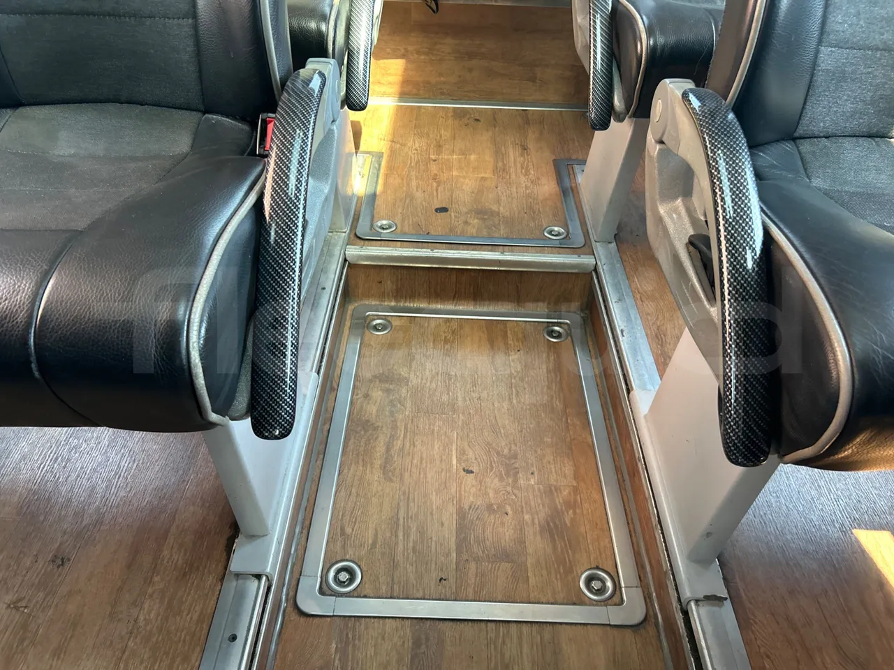 Iveco Magelys 5FR210 - floor hatches photo
