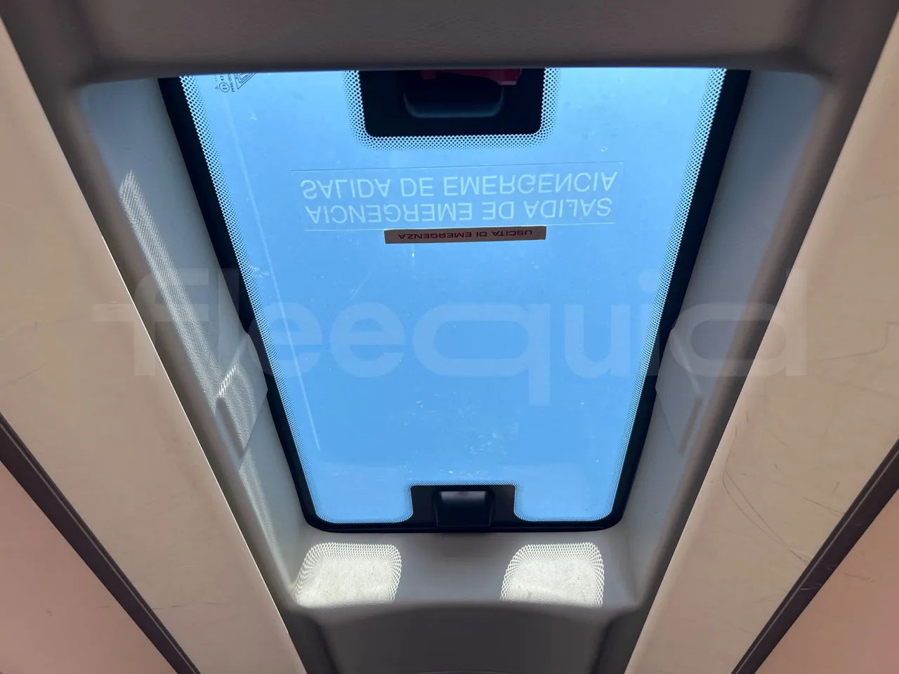 Iveco Magelys 5FR210 - roof hatch 2