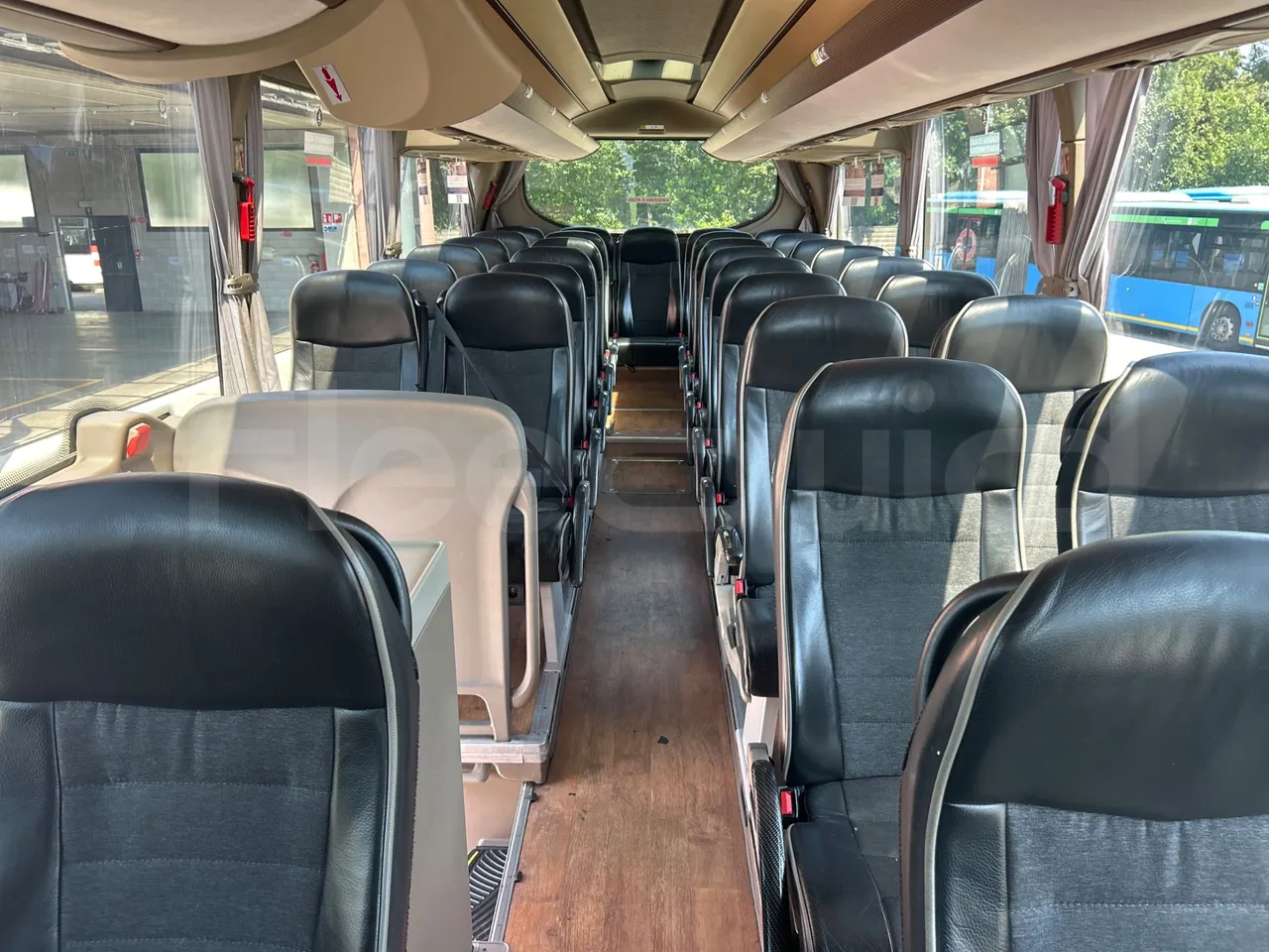 Iveco Magelys 5FR210 - reverse view middle aisle