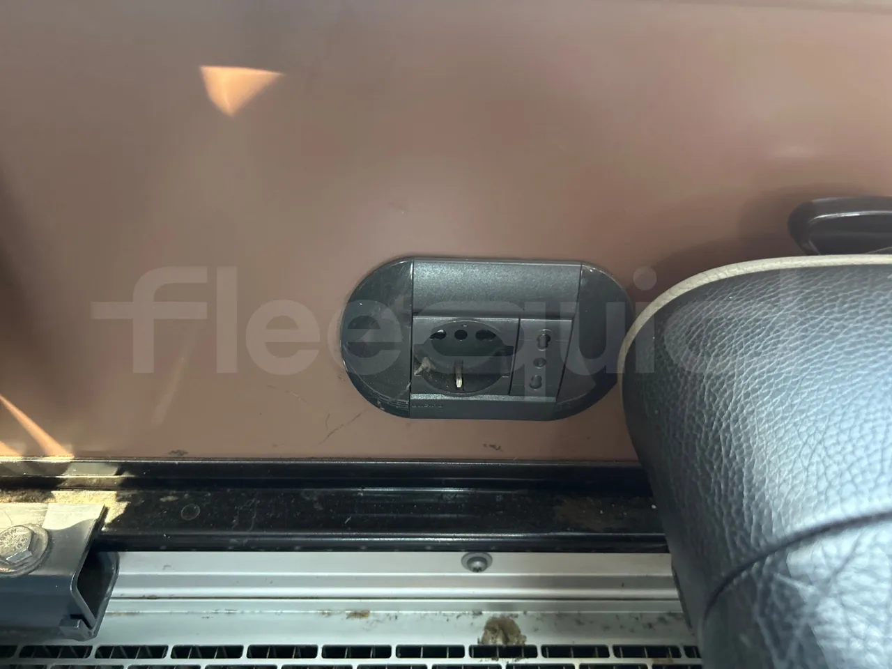 Iveco Magelys 5FR210 - power outlets detail