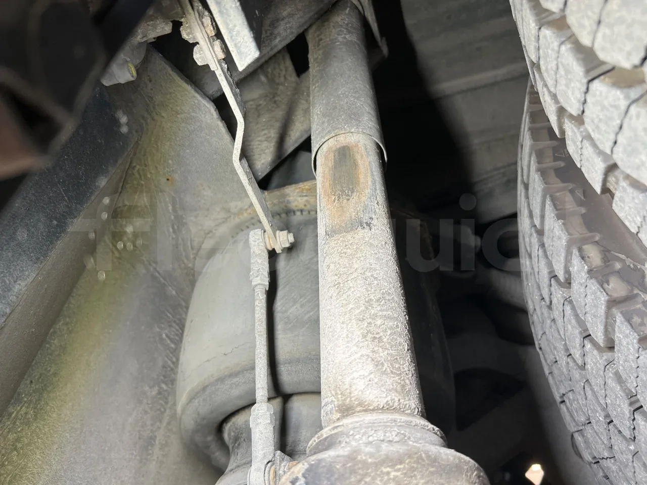 Iveco Magelys 5FR210 - axle 2 shock absorbers 1 left
