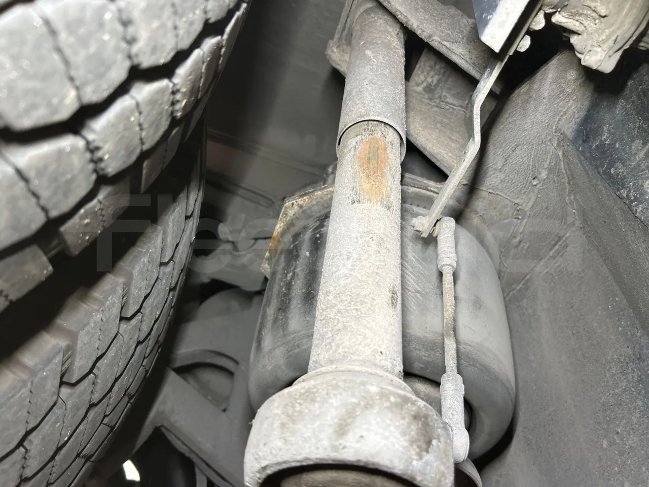 Iveco Magelys 5FR210 - axle 2 shock absorbers 1 right