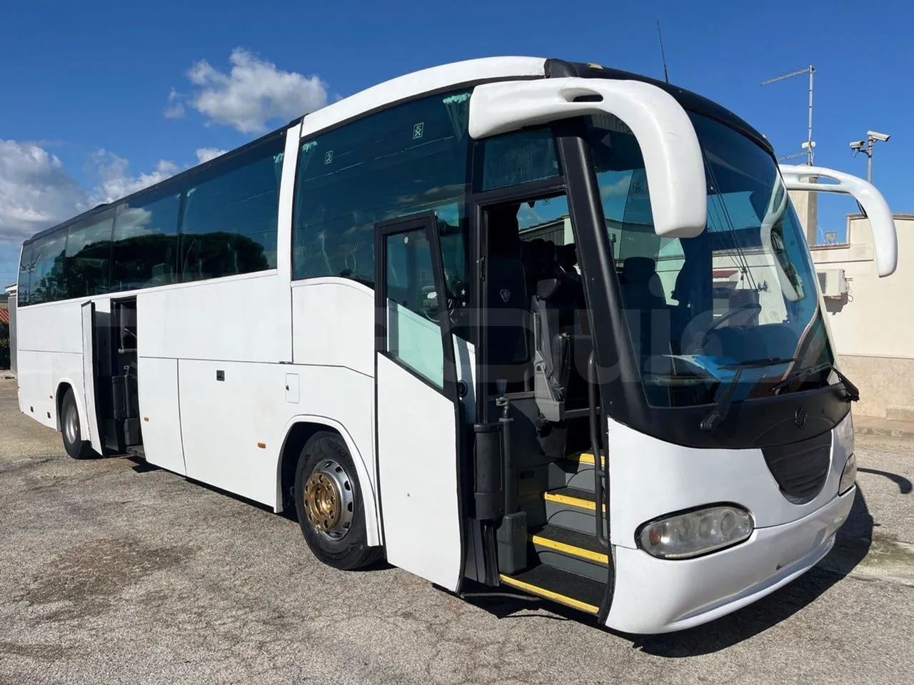 Scania Irizar Century K124EB - Euro2 - 265kW - 12.850mt - 3/4 right front doors open