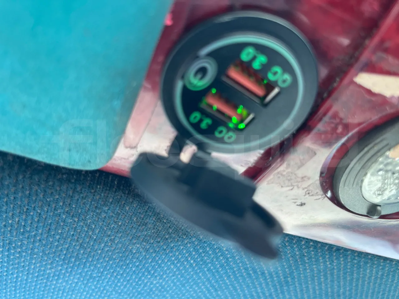 Scania Irizar Century K124EB - Euro2 - 265kW - 12.850mt - usb charging detail