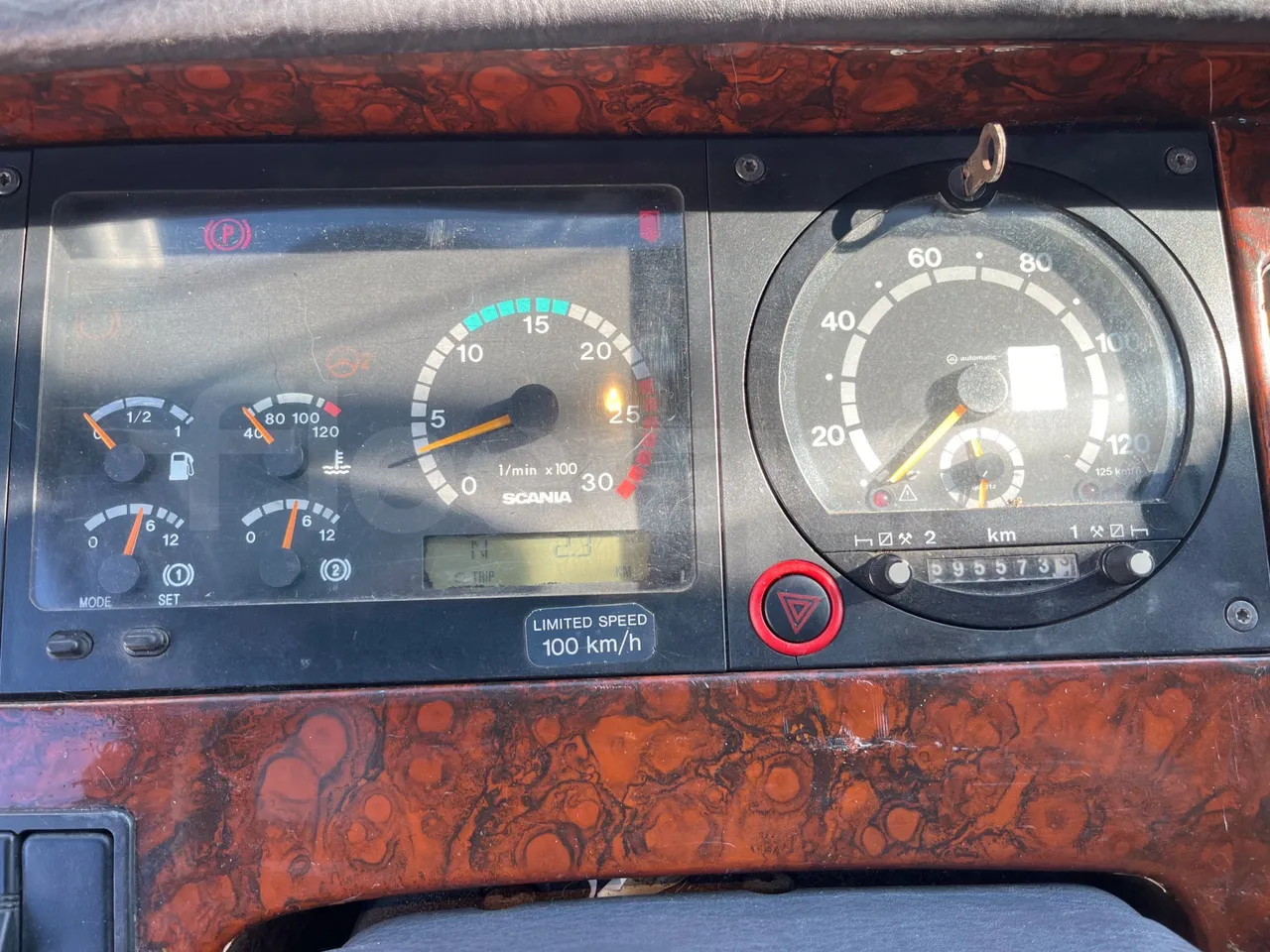 Scania Irizar Century K124EB - Euro2 - 265kW - 12.850mt - dashboard lights on