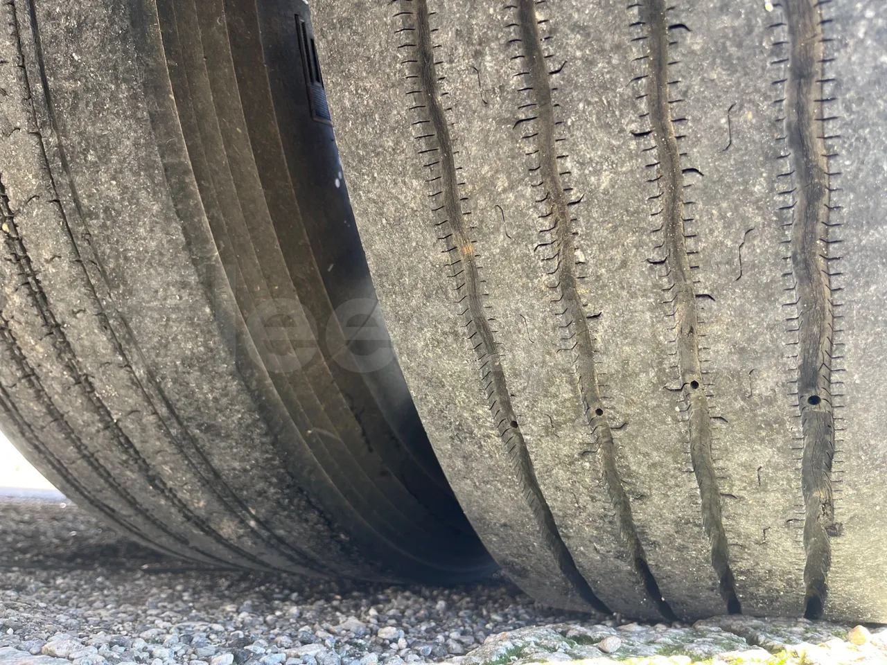 Scania Irizar Century K124EB - Euro2 - 265kW - 12.850mt - tread condition second axle tires left