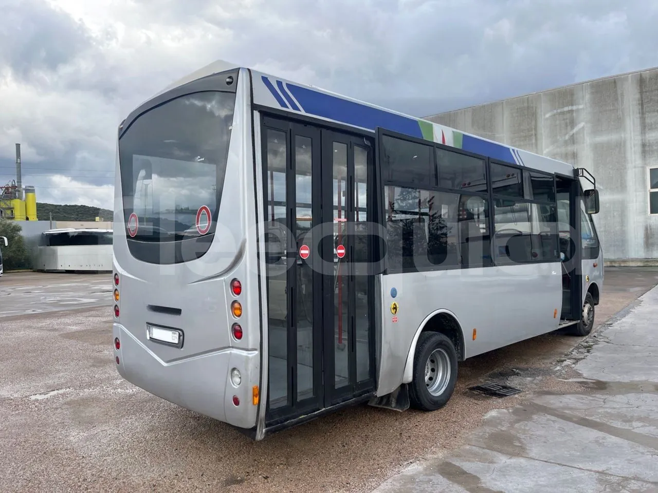 Iveco Cacciamali 65C/E4 - Euro 4 - 130 kW - 7.430 mt - 3/4 right rear doors closed