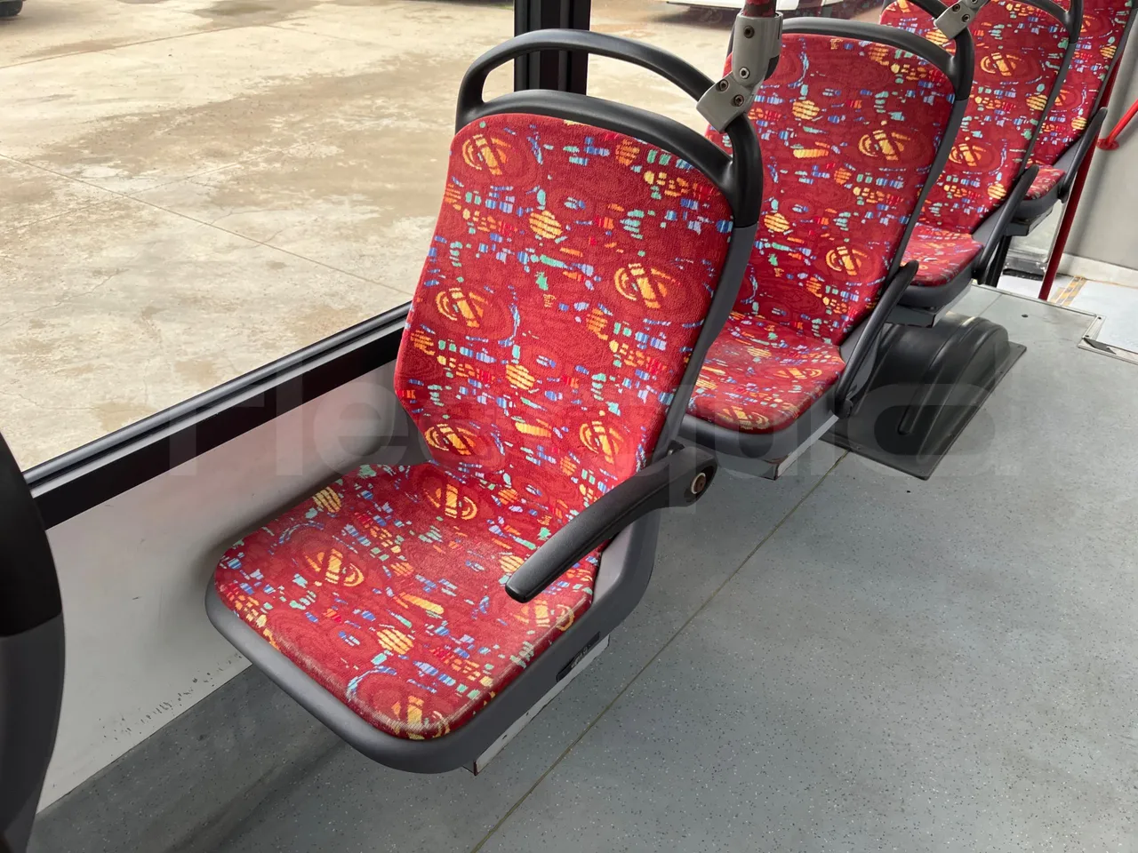 Iveco Cacciamali 65C/E4 - Euro 4 - 130 kW - 7.430 mt - armrest detail photo