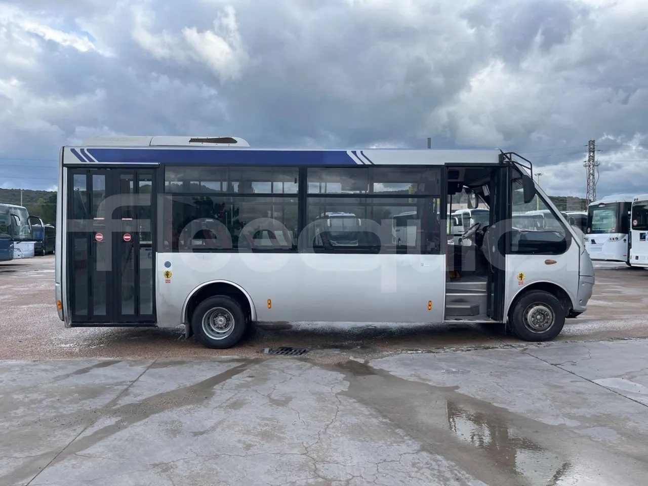 Iveco Cacciamali 65C/E4 - Euro 4 - 130 kW - 7.430 mt - right side doors open