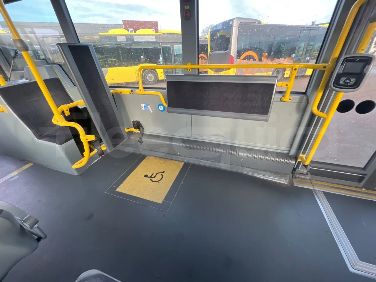 Mercedes-Benz Citaro 628 02 - Euro 6 - 220 kW - 12.140 mt - disabled area photo