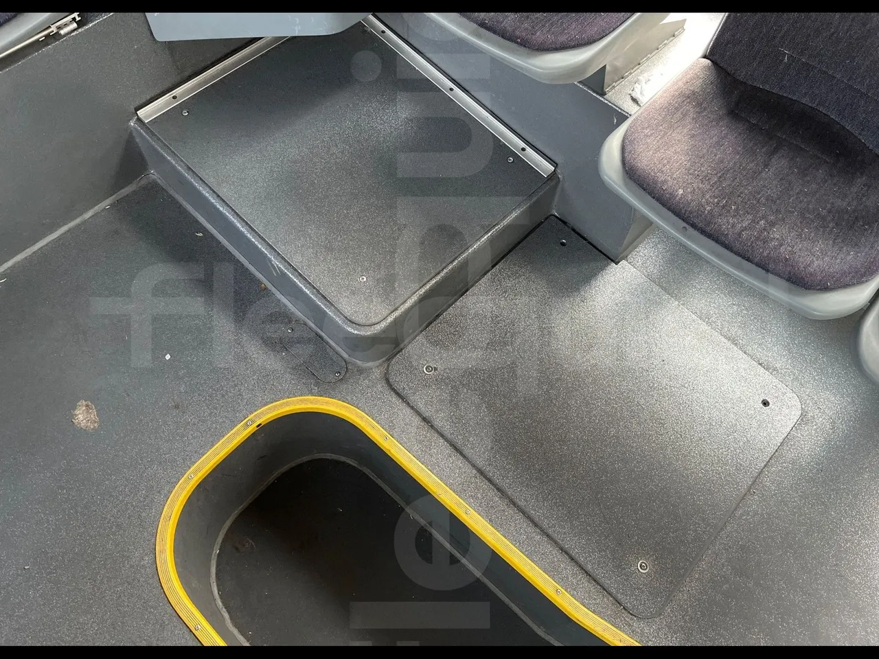 Mercedes-Benz Citaro 628 02 - Euro 6 - 220 kW - 12.140 mt - floor hatches photo