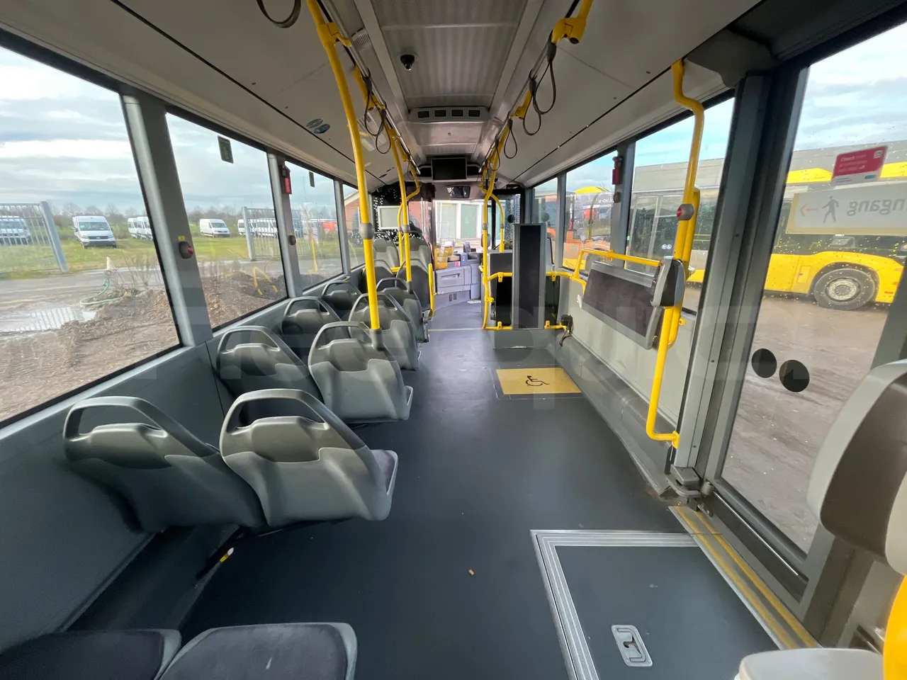 Mercedes-Benz Citaro 628 02 - Euro 6 - 220 kW - 12.140 mt - forward view middle aisle