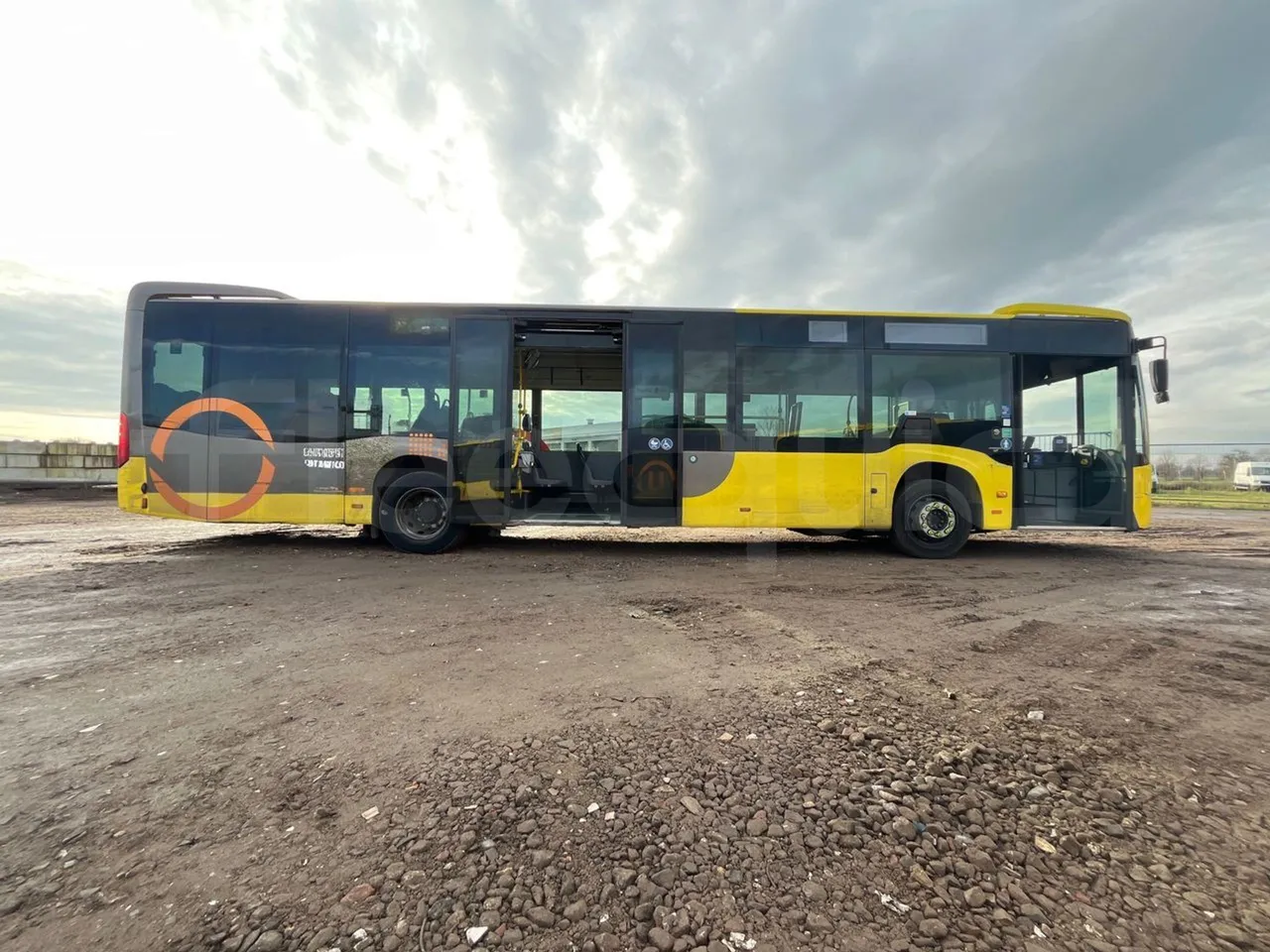 Mercedes-Benz Citaro 628 02 - Euro 6 - 220 kW - 12.140 mt - right side doors open