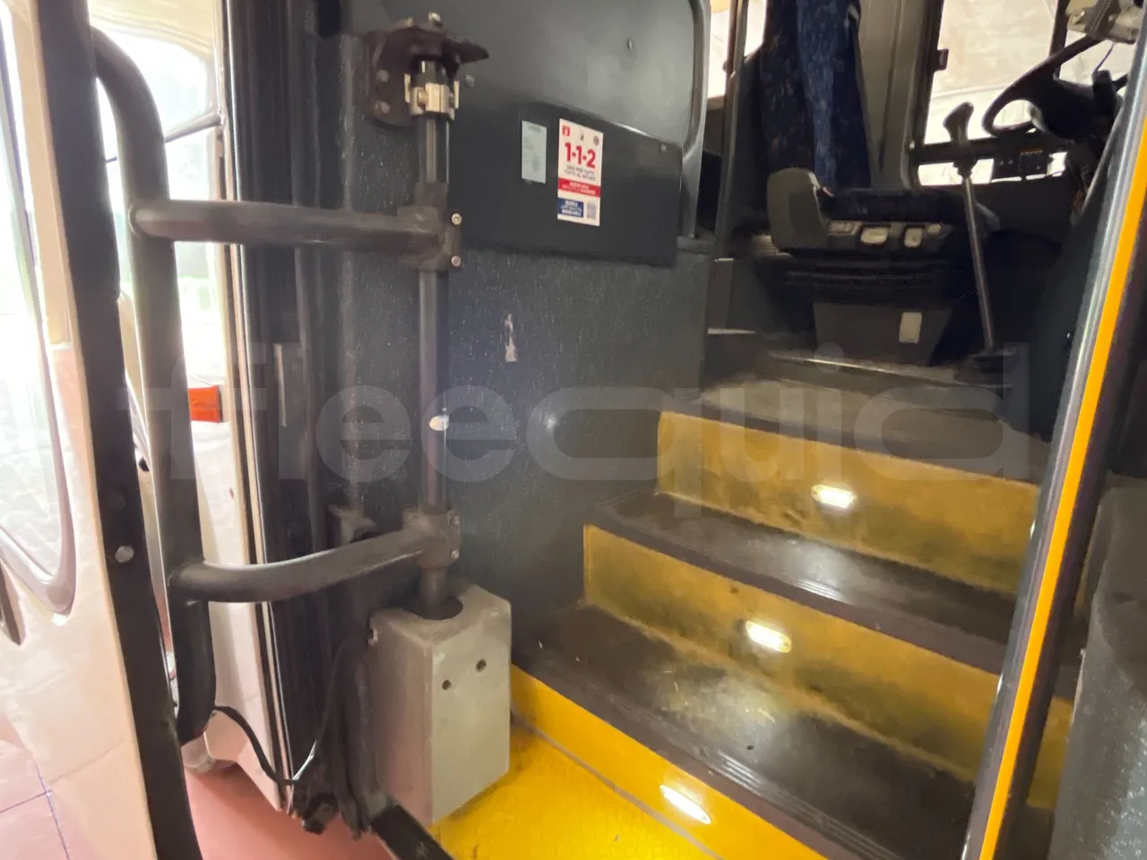 Temsa Safari - door mechanism photo