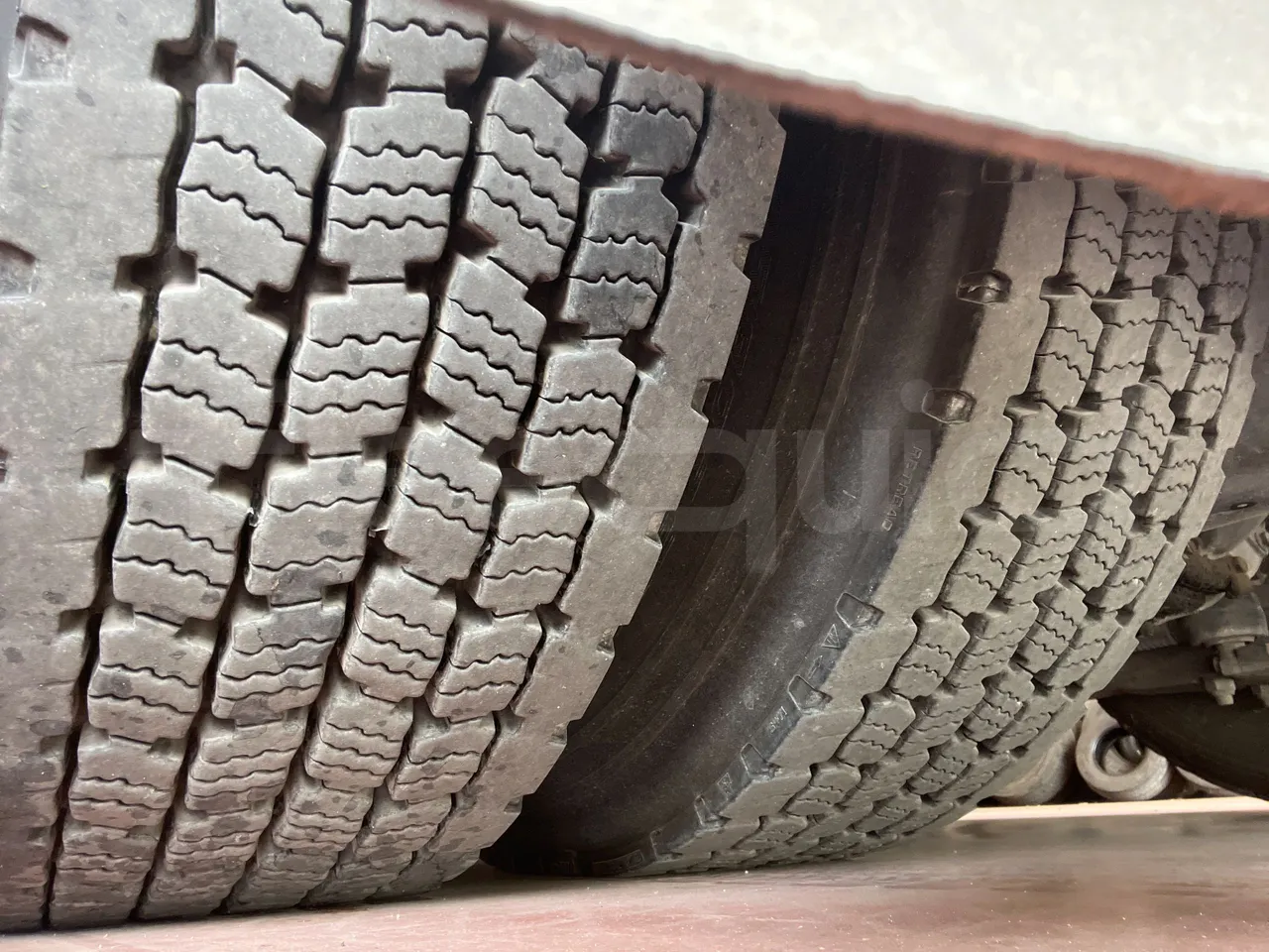 Temsa Safari - First Axle Left Side: Tyre Thickness