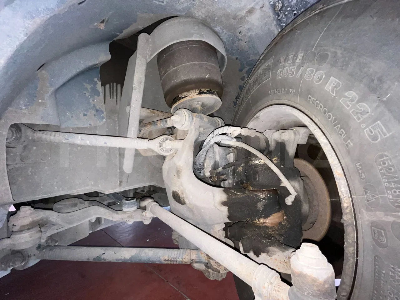 Temsa Safari - front discs right