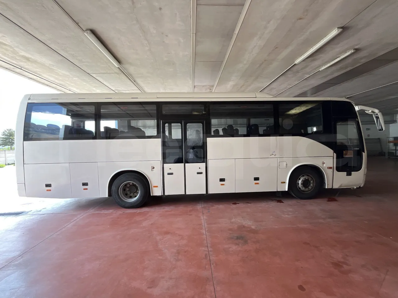 Temsa Safari - right side doors closed