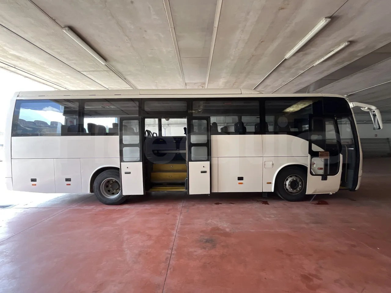 Temsa Safari - right side doors open