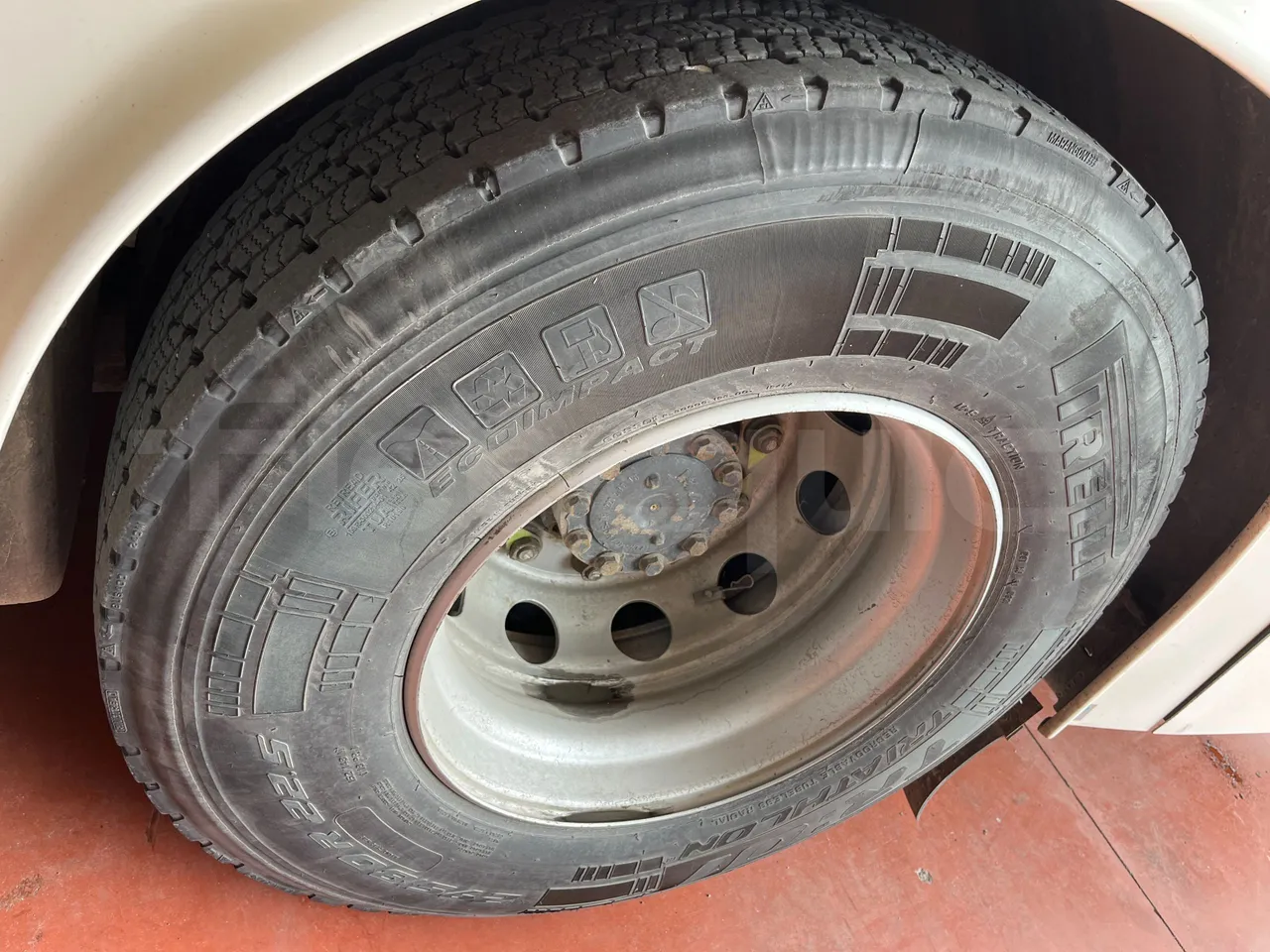 Temsa Safari - front left tire measurements