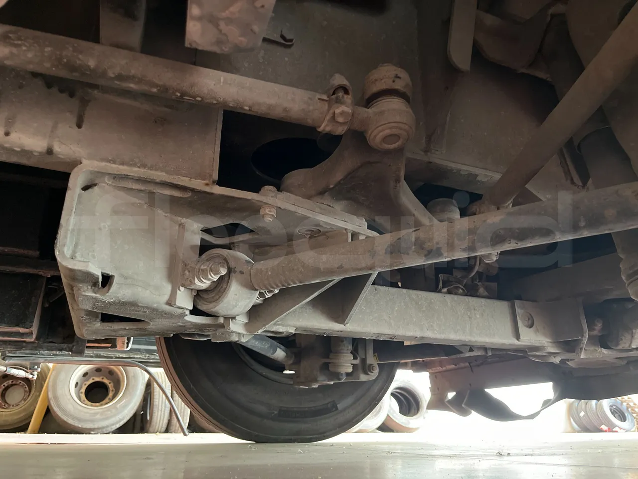 Temsa Safari - front axle right side