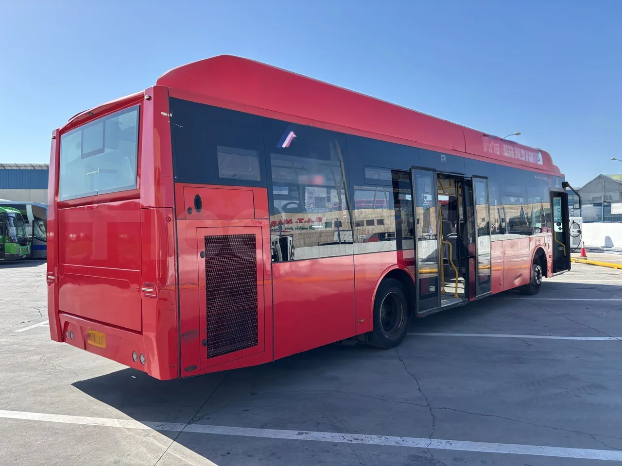 Man Castrosua - 3/4 Rear Right Side Doors Open