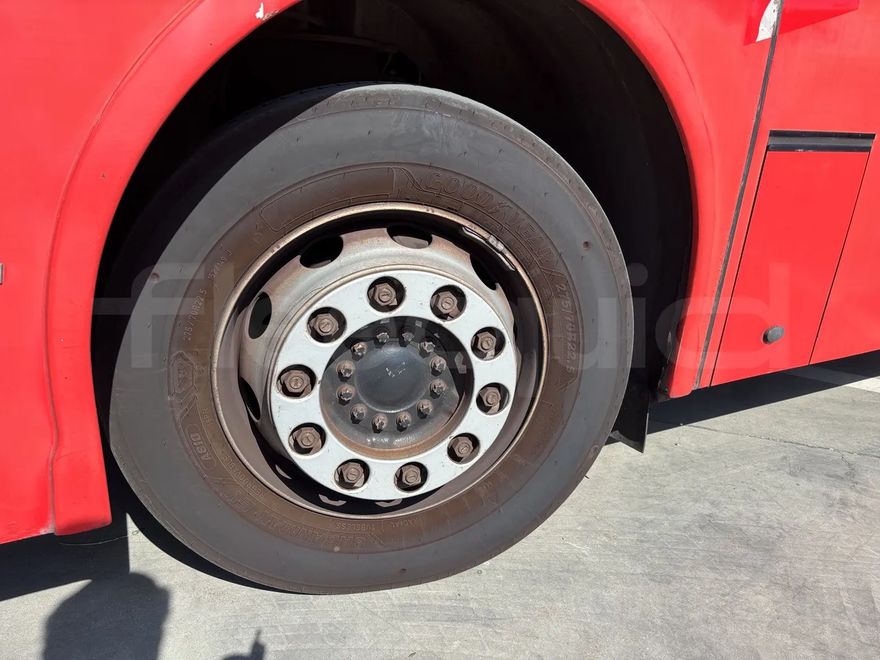 Man Castrosua - First Axle Left Side: Complete Tyre