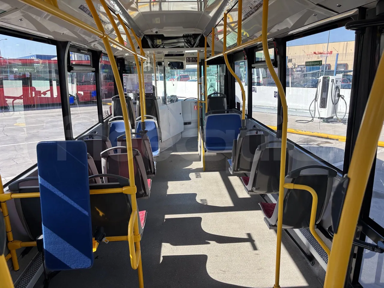 Man Castrosua - Forward Seats From Middle Position