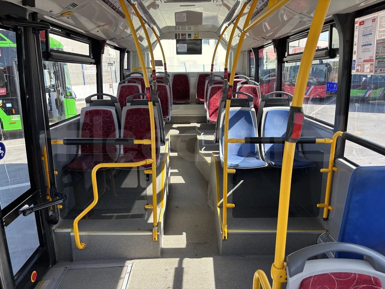 Man Castrosua - Reverse Seats From Middle Position