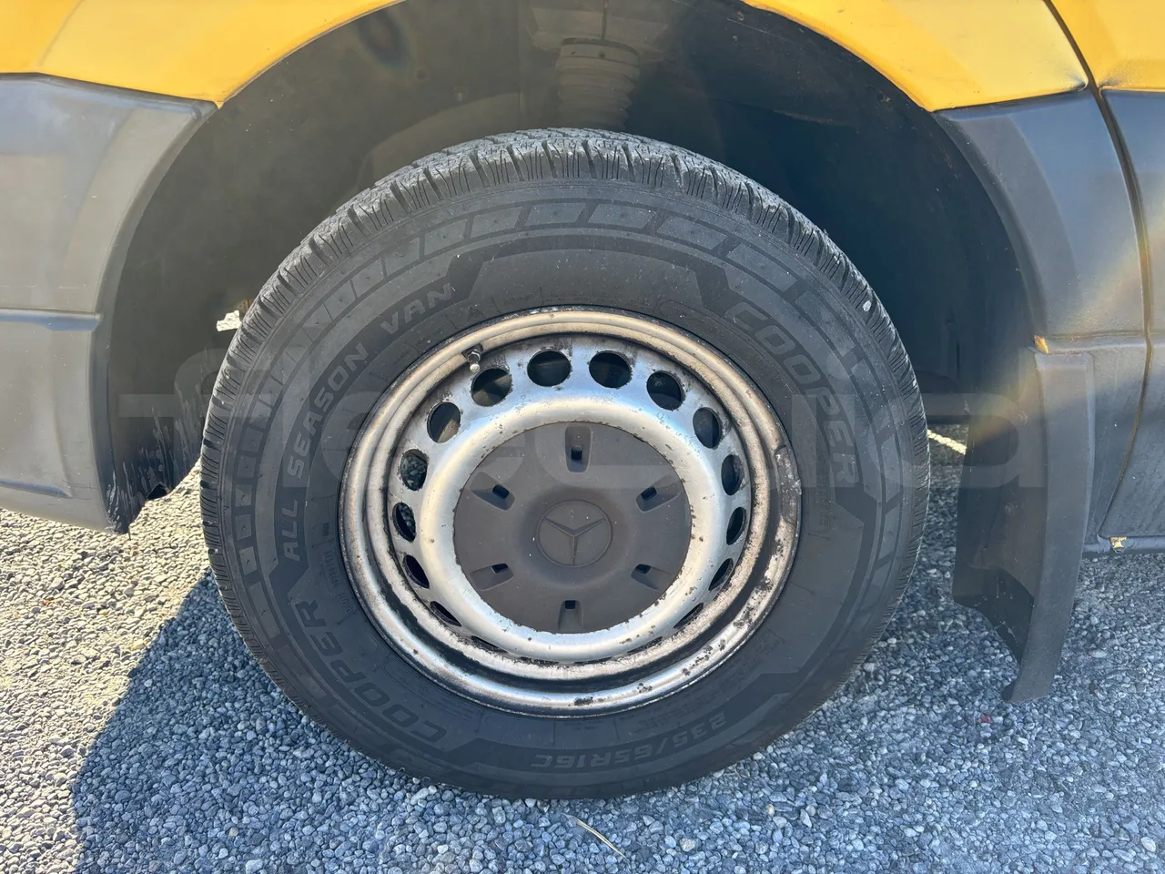 Mercedes-Benz Sprinter - First Axle Left Side: Complete Tyre