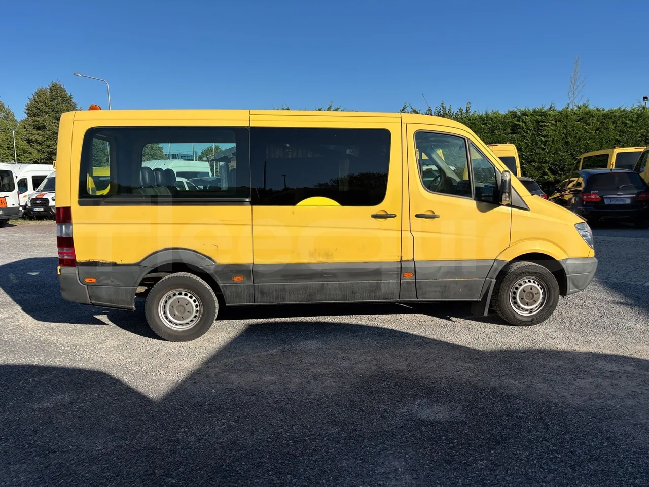 Mercedes-Benz Sprinter - Right Side