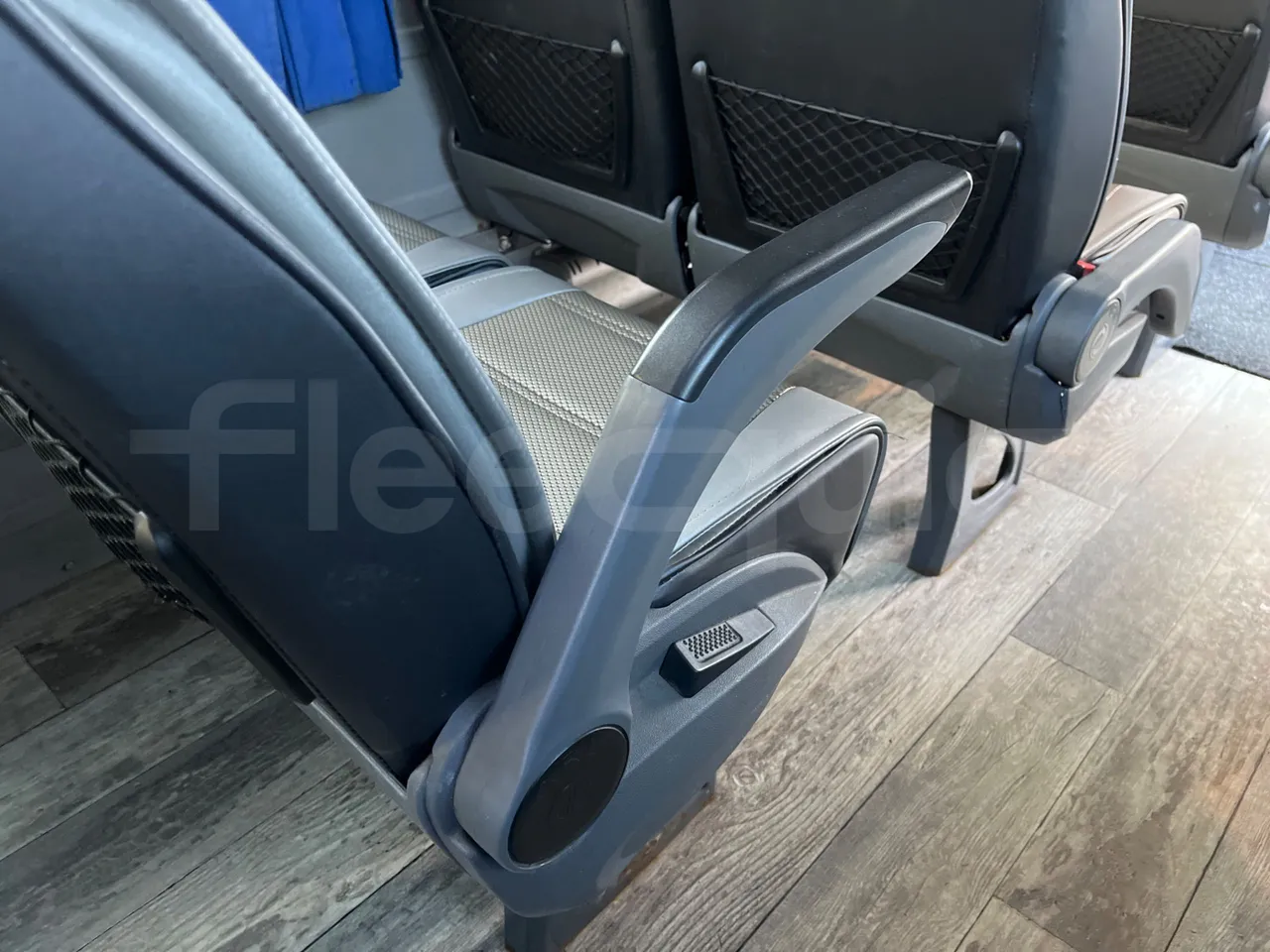 Mercedes-Benz Sprinter 519 - Euro6 - 140kW - 7.400mt - armrest detail photo