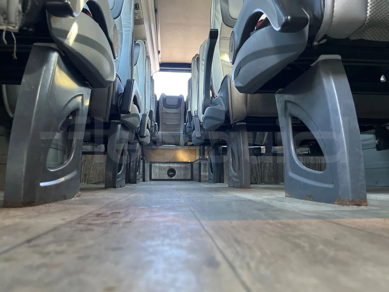 Mercedes-Benz Sprinter 519 - Euro6 - 140kW - 7.400mt - seat brackets photo