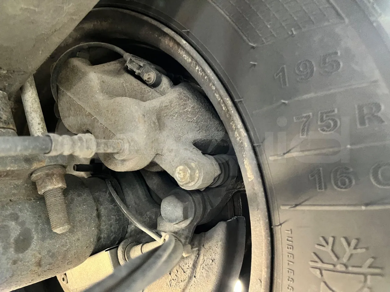 Mercedes-Benz Sprinter 519 - Euro6 - 140kW - 7.400mt - axle 2 caliper brakes left