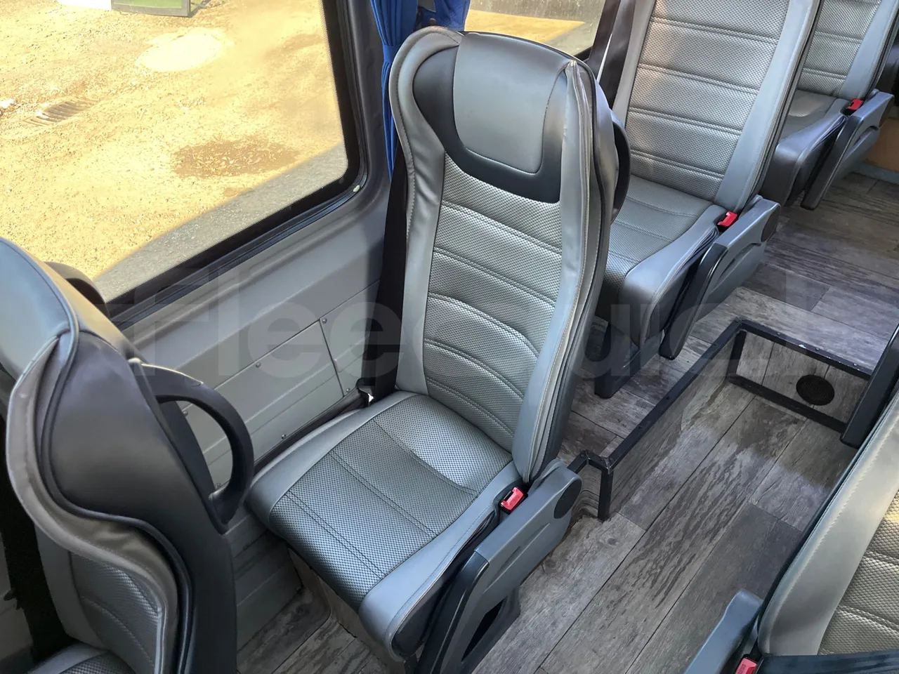 Mercedes-Benz Sprinter 519 - Euro6 - 140kW - 7.400mt - single seat detail