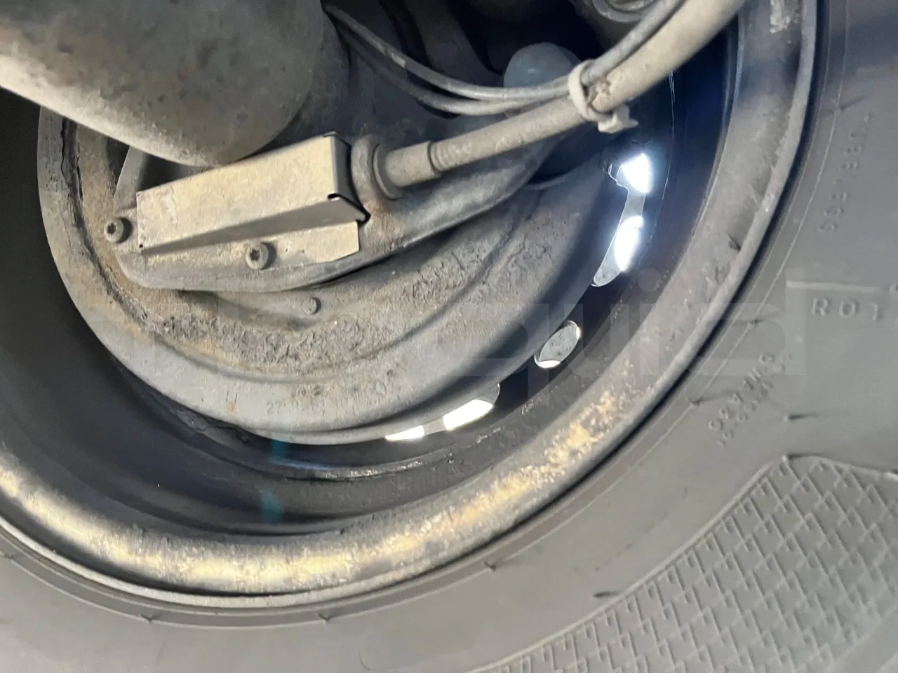 Mercedes-Benz Sprinter 519 - Euro6 - 140kW - 7.400mt - axle 2 discs left