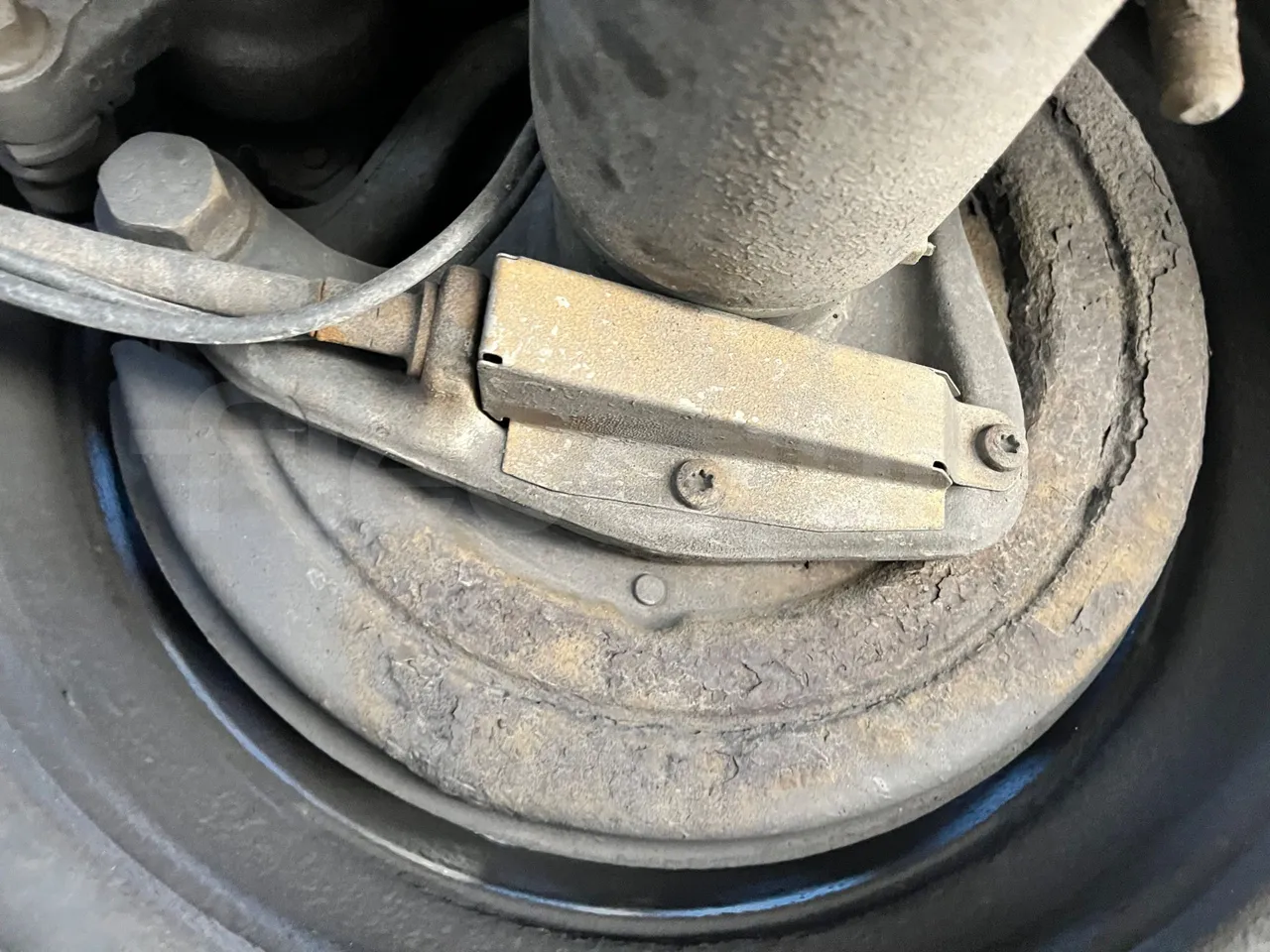 Mercedes-Benz Sprinter 519 - Euro6 - 140kW - 7.400mt - axle 2 discs right