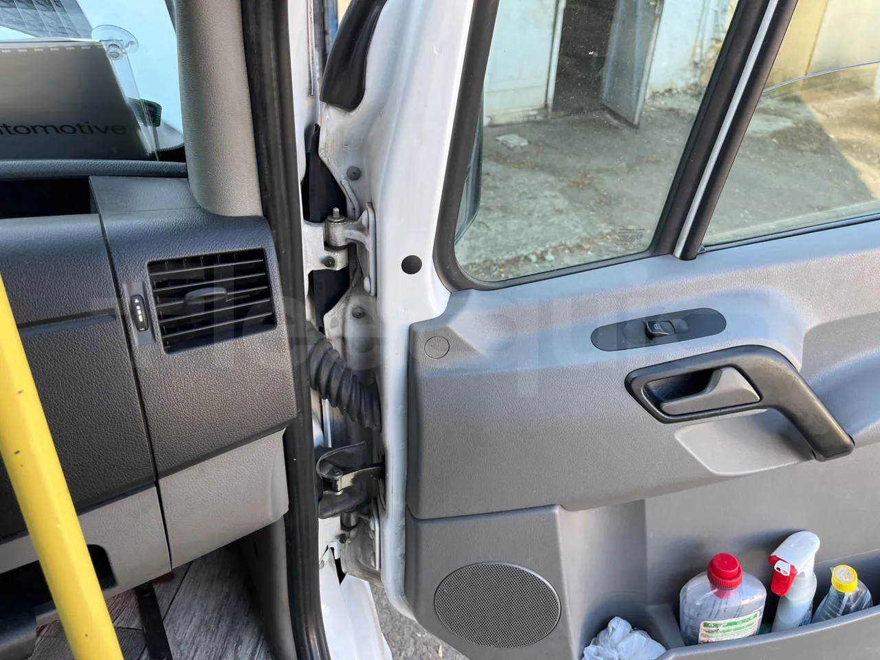 Mercedes-Benz Sprinter 519 - Euro6 - 140kW - 7.400mt - door mechanism photo