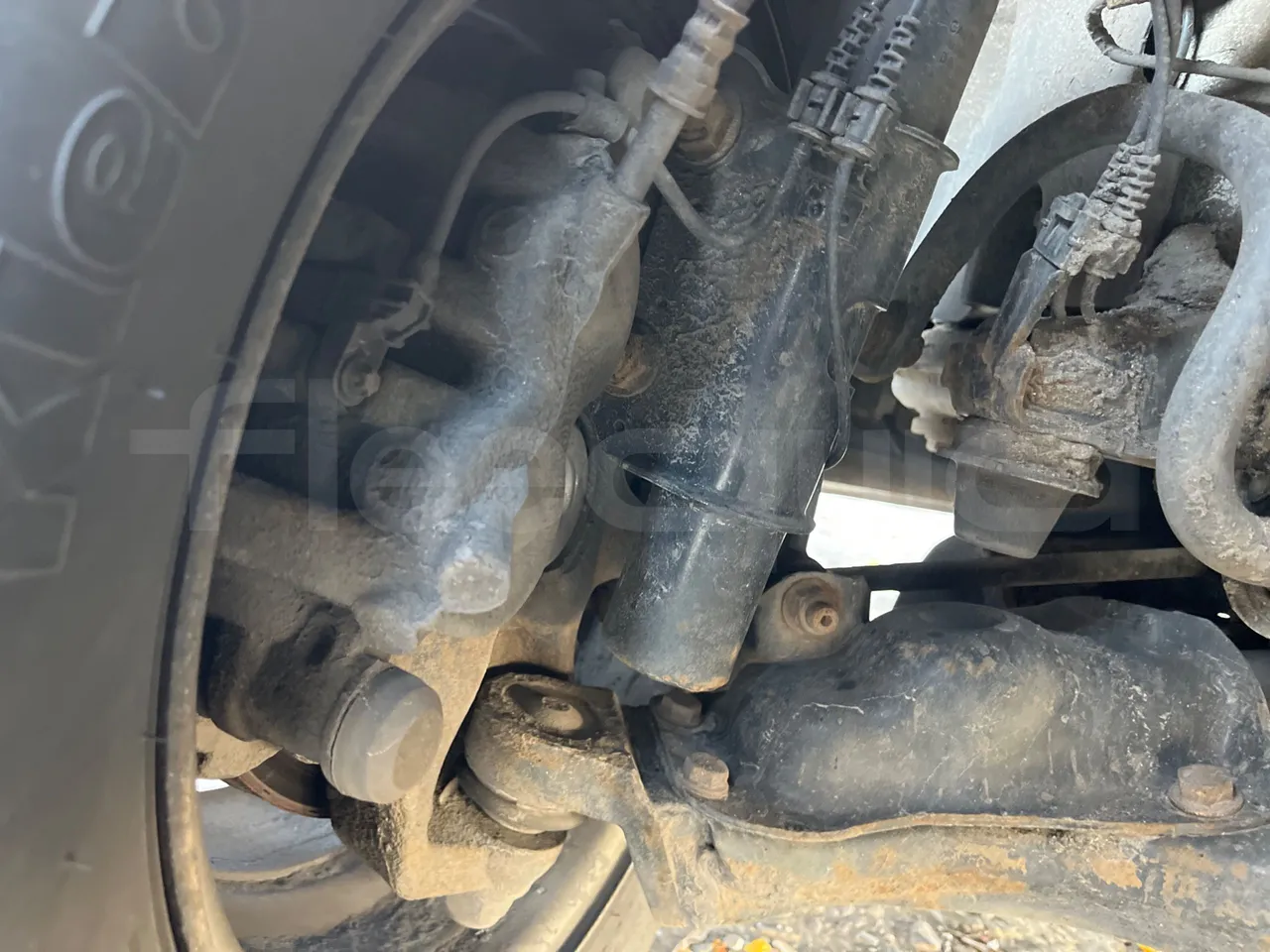 Mercedes-Benz Sprinter 519 - Euro6 - 140kW - 7.400mt - front brake calipers left