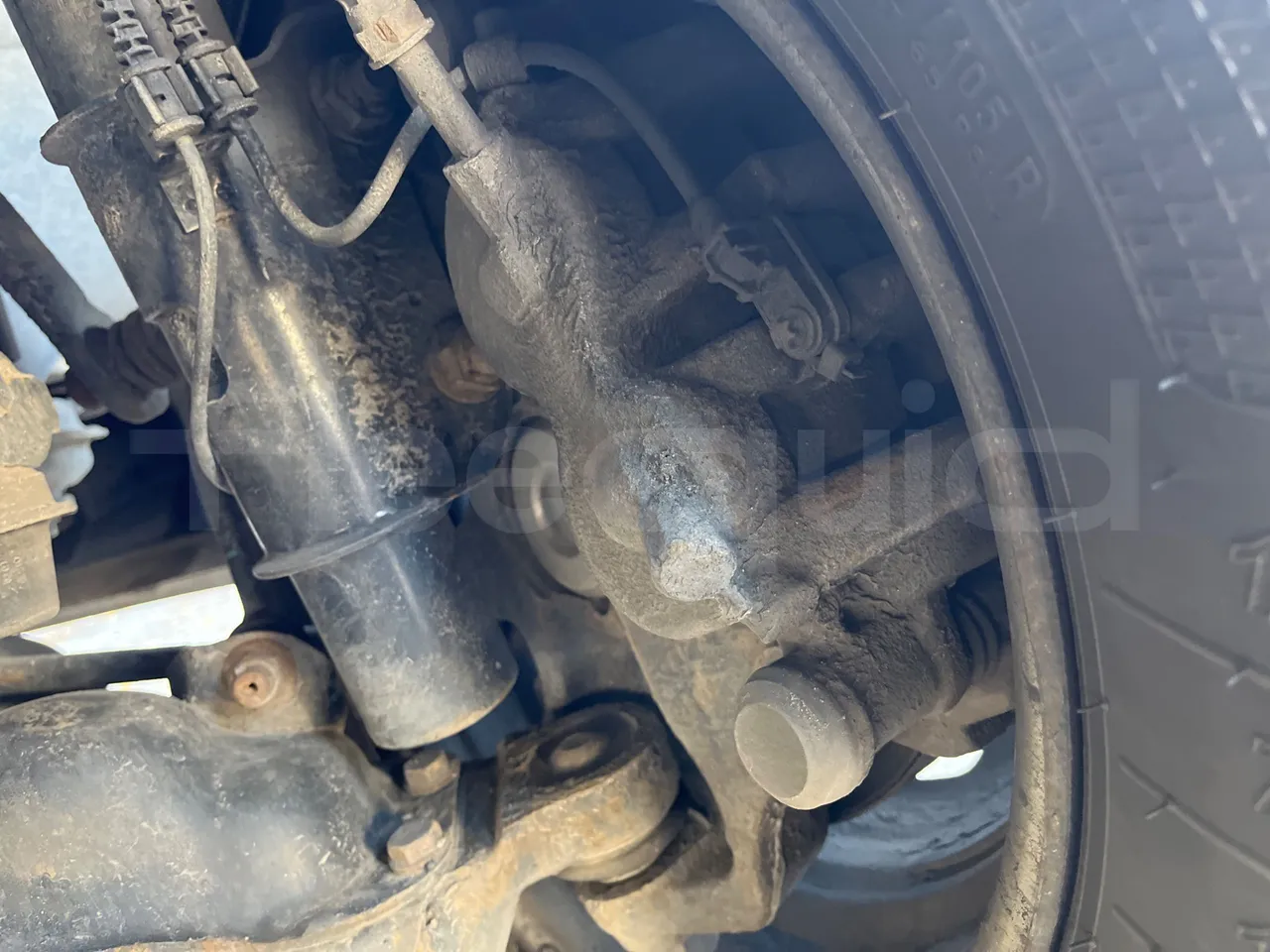 Mercedes-Benz Sprinter 519 - Euro6 - 140kW - 7.400mt - front brake calipers right