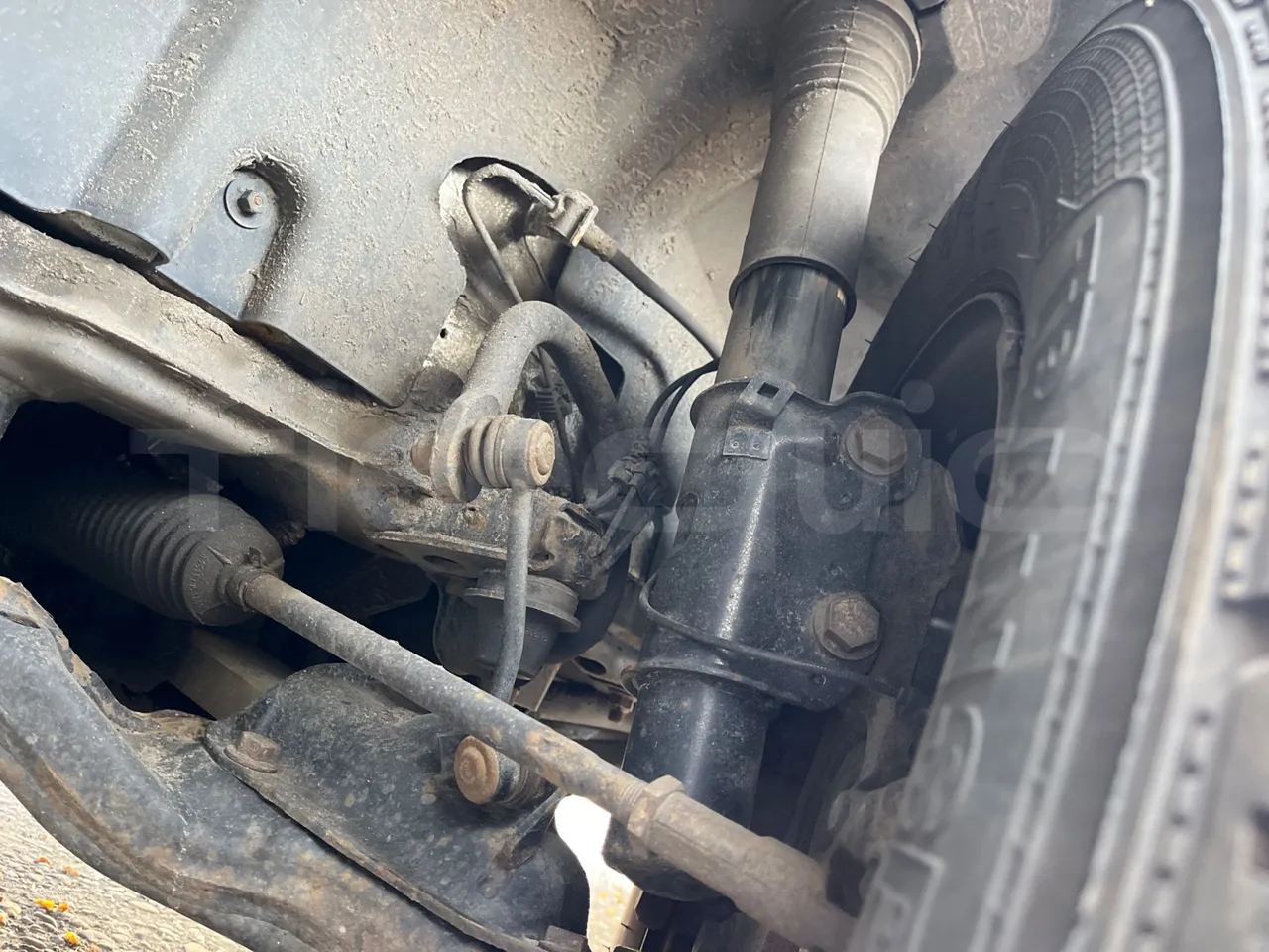 Mercedes-Benz Sprinter 519 - Euro6 - 140kW - 7.400mt - front shock absorbers left