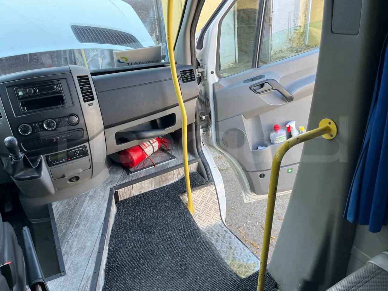 Mercedes-Benz Sprinter 519 - Euro6 - 140kW - 7.400mt - handrails photo