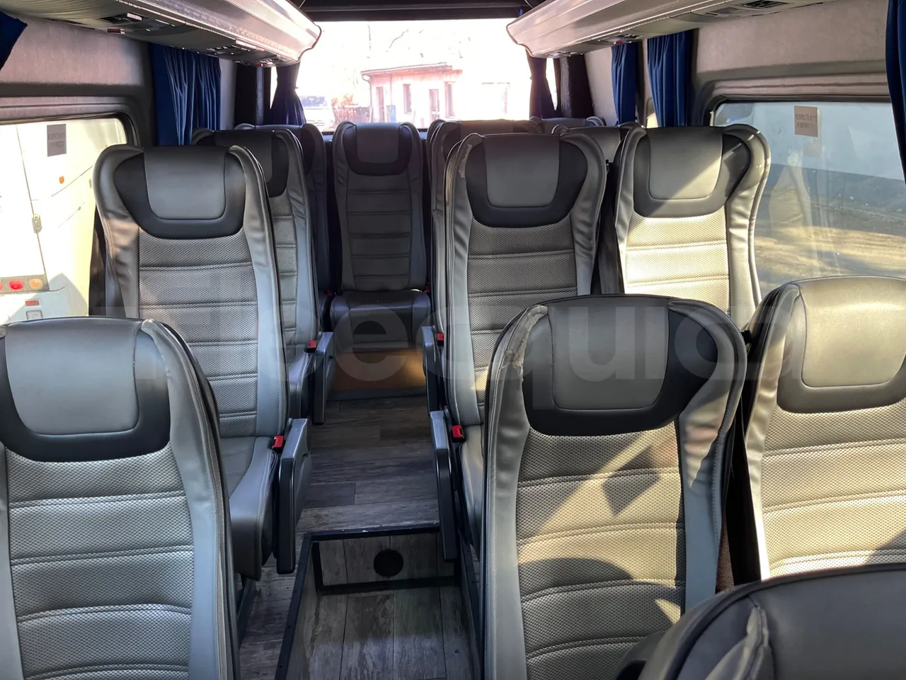 Mercedes-Benz Sprinter 519 - Euro6 - 140kW - 7.400mt - reverse view middle aisle