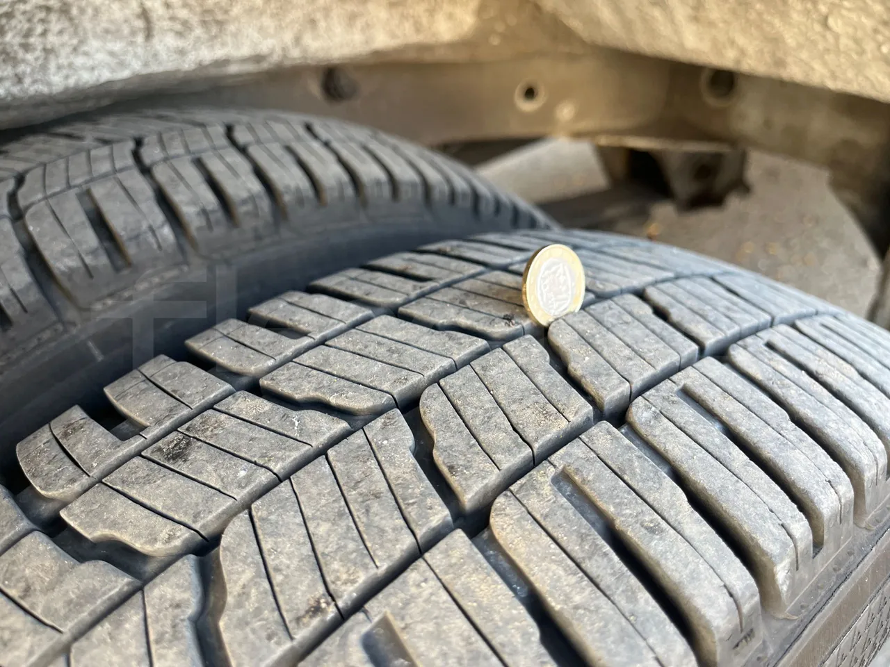 Mercedes-Benz Sprinter 519 - Euro6 - 140kW - 7.400mt - tread condition second axle tires right