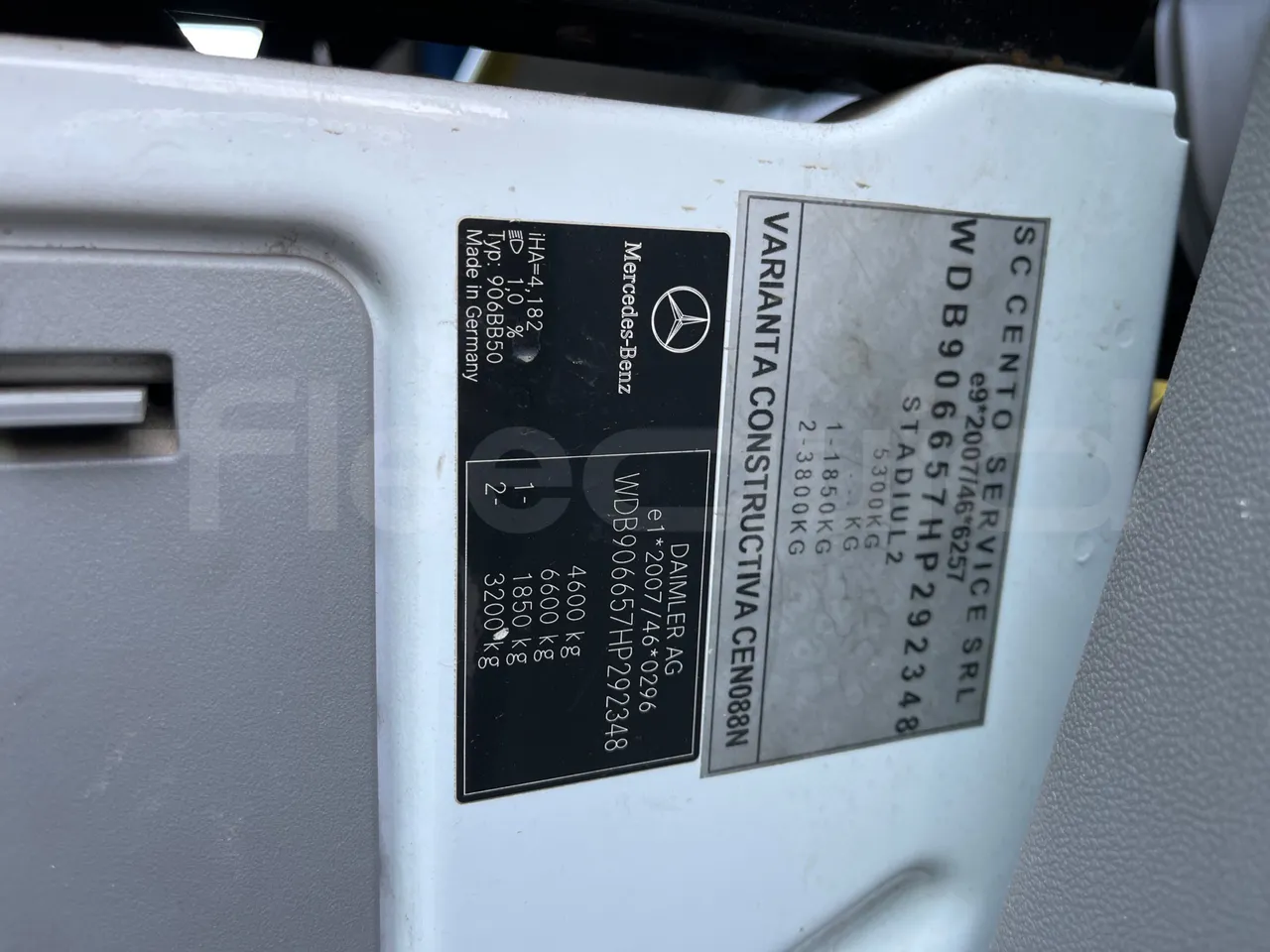 Mercedes-Benz Sprinter 519 - Euro6 - 140kW - 7.400mt - vehicle plate photo