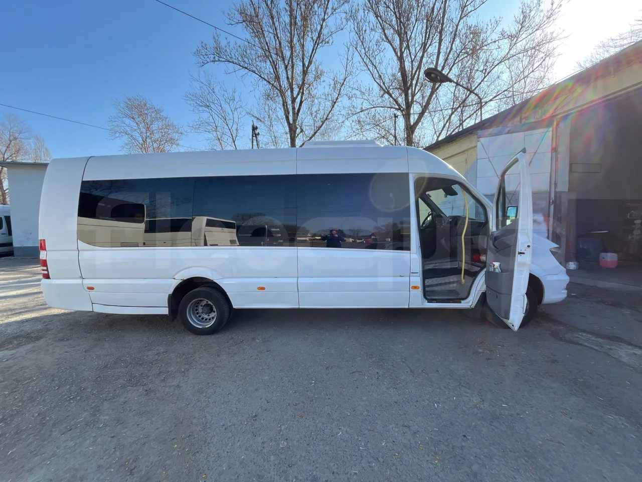 Mercedes-Benz Sprinter 519 - Euro6 - 140kW - 7.400mt - right side doors open