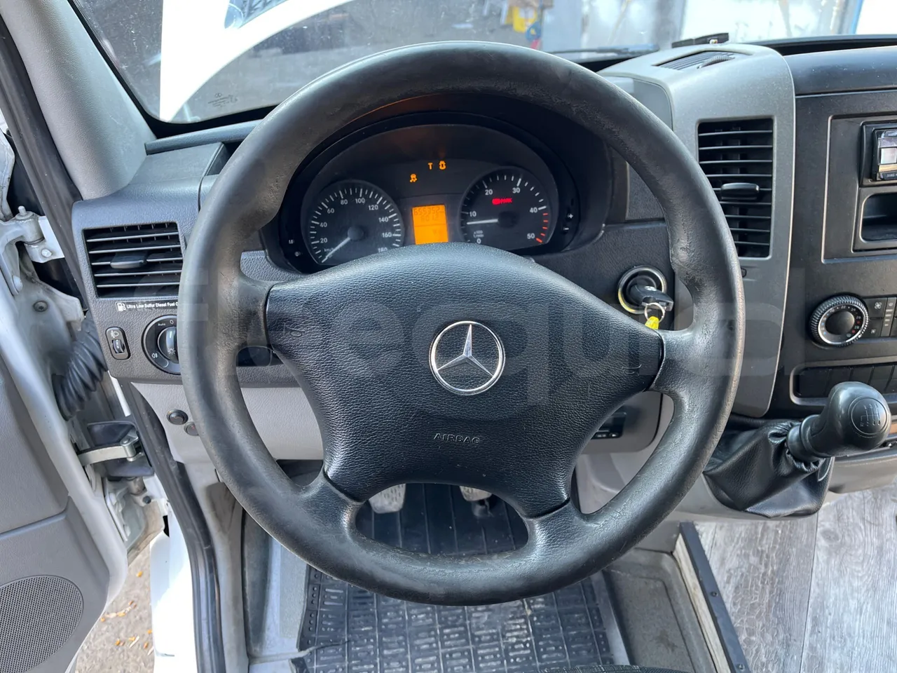 Mercedes-Benz Sprinter 519 - Euro6 - 140kW - 7.400mt - steering wheel photo