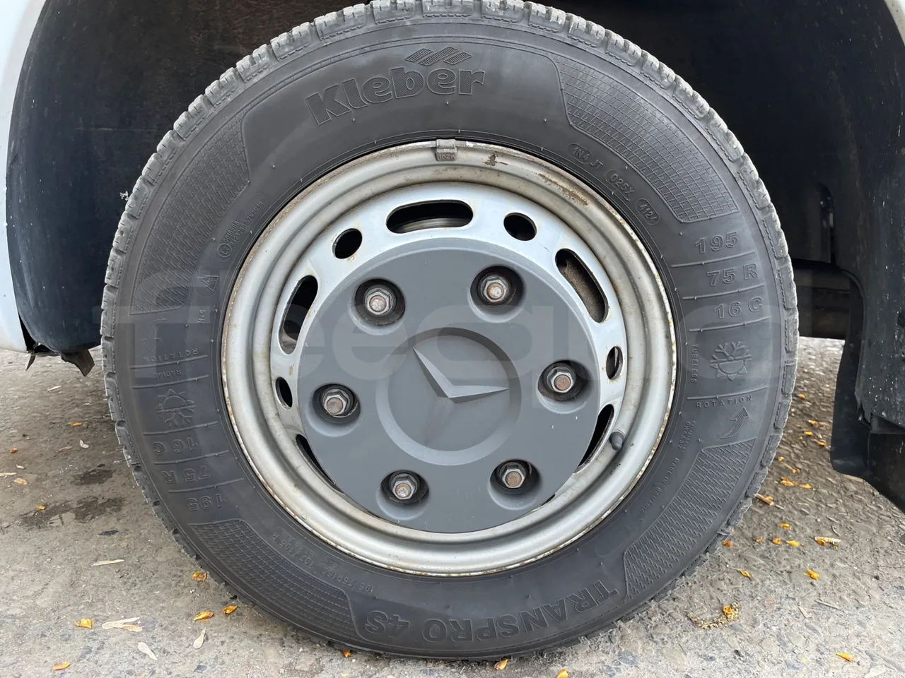 Mercedes-Benz Sprinter 519 - Euro6 - 140kW - 7.400mt - front left tire measurements