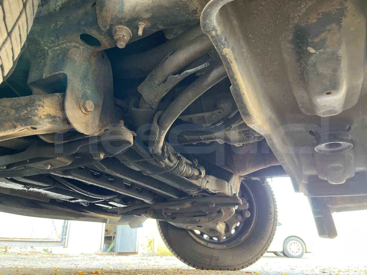 Mercedes-Benz Sprinter 519 - Euro6 - 140kW - 7.400mt - front axle left side