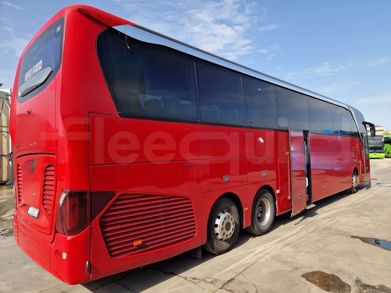 Setra S517 410 03 - EUR6 - 375kW - 14.165m - 3/4 right rear doors open