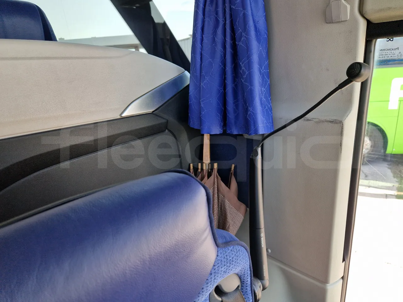 Setra S517 410 03 - EUR6 - 375kW - 14.165m - hostes microphone accessories photo